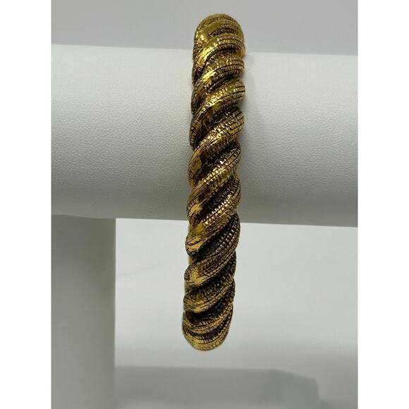 Vintage Chanel Made in France Twist Bangle - Picture 9 of 16